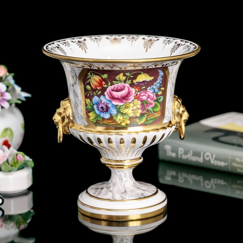 Limited British Royal Worcester 2004 hand-painted rose marble bone china mythical beast gold lion vase - เซรามิก - เครื่องลายคราม 