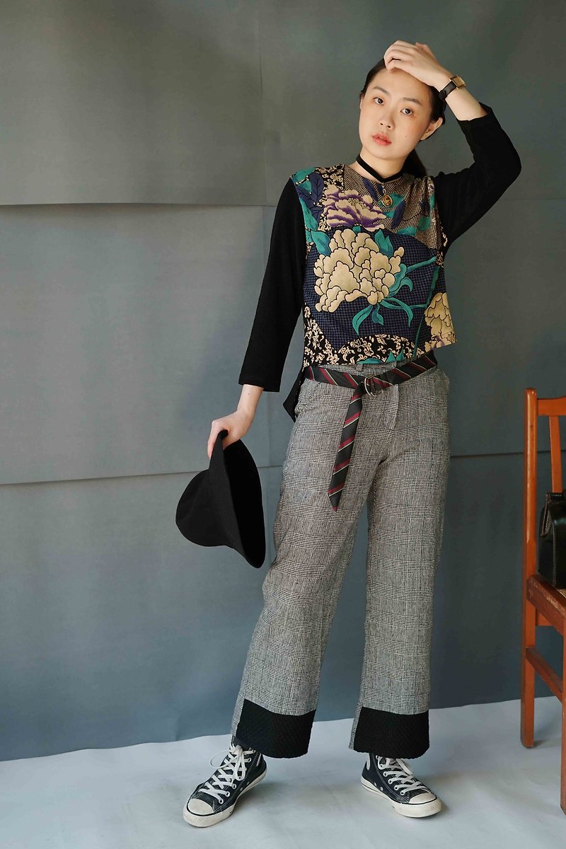 Treasure Hunting - Domineering Japanese Print Black Knit Top - เสื้อเชิ้ตผู้หญิง - เส้นใยสังเคราะห์ สีดำ