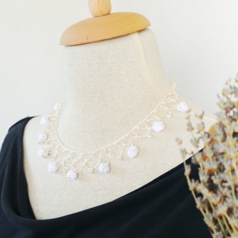 OYA crochet Necklace【ROSE Pearl】Snow White - สร้อยคอ - งานปัก ขาว