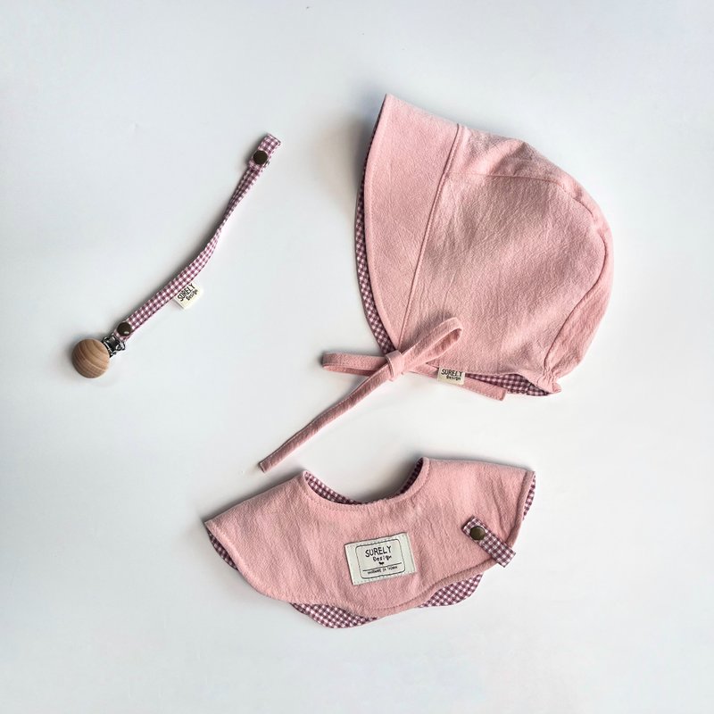 【粉色格紋】雙面用新生兒彌月禮 _ baby帽 + 圍兜 + 奶嘴鏈 - 彌月禮盒 - 棉．麻 粉紅色