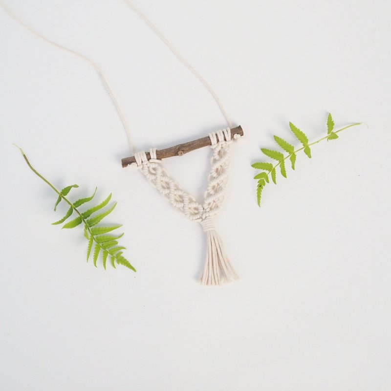 【 Macramé x Guava wood Collection 】Necklace │ Handwoven │ String of Diamond 003 - สร้อยติดคอ - ผ้าฝ้าย/ผ้าลินิน ขาว