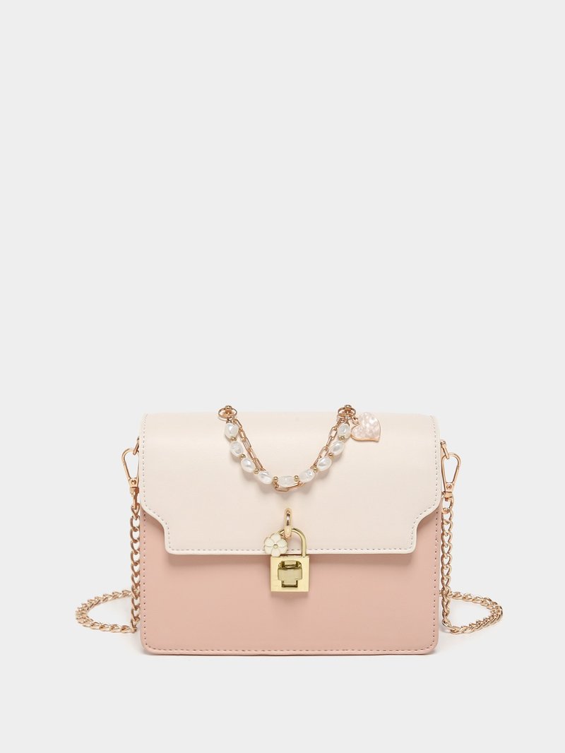 Contrast color pearl chain side bag - กระเป๋าแมสเซนเจอร์ - วัสดุอื่นๆ สึชมพู