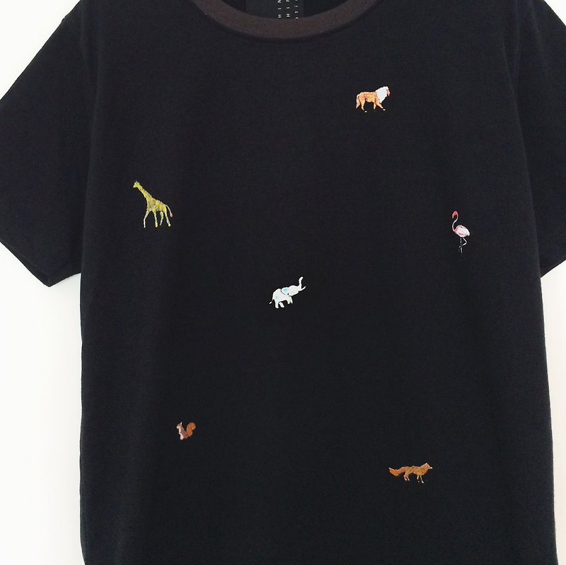 Tiny animal wildlife  / CROP Top and T-shirt Dress // Black - เสื้อยืดผู้หญิง - ผ้าฝ้าย/ผ้าลินิน สีดำ