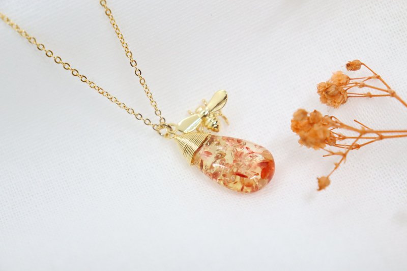 Cute Honeybee Charm Imitation Teardrop Amber Gemstone Necklace Gorgeous Handmade - 項鍊 - 銅/黃銅 橘色