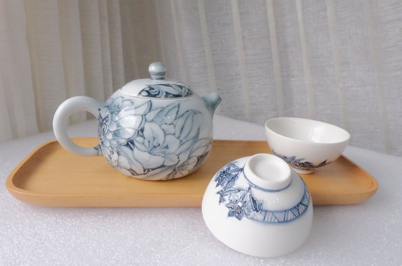 Fired by hand. Hand-painted relief lily blue and white double cup beech wood tea tray set - Teapots & Teacups - Porcelain 