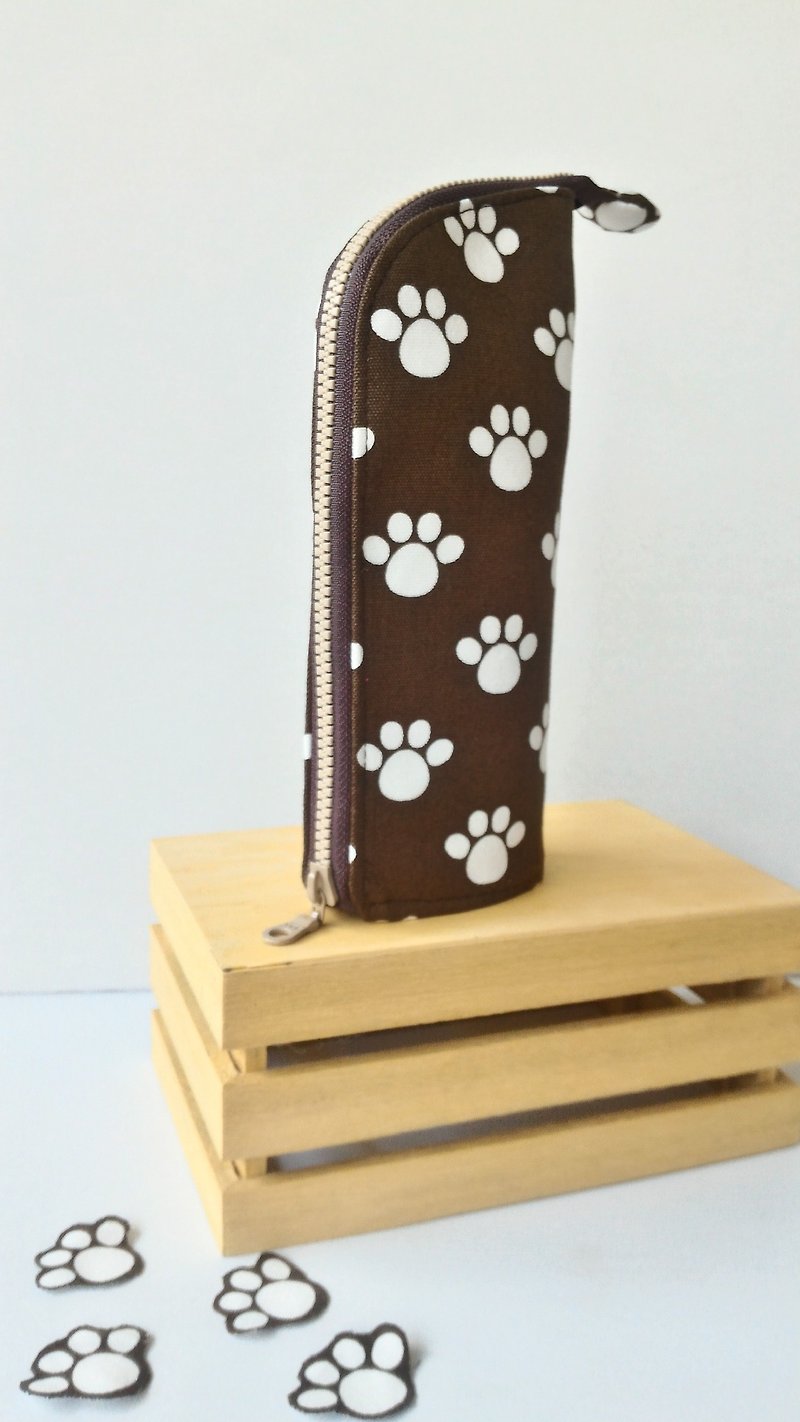 Bigfoot ㄚ upright pencil case exchange gifts for graduates day - กล่องดินสอ/ถุงดินสอ - ผ้าฝ้าย/ผ้าลินิน สีนำ้ตาล