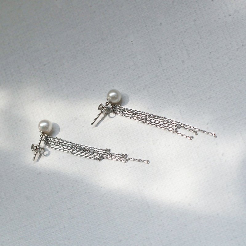 Missouleeny 925 sterling silver tassel pearl earrings - ต่างหู - โลหะ สีเงิน