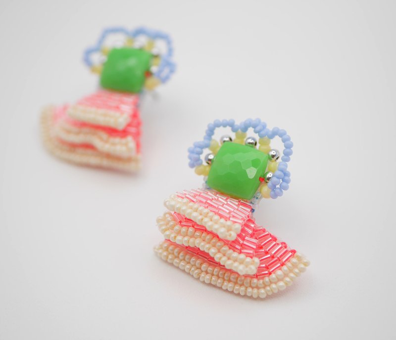 tsububu【受注制作】/ビーズ刺繍/微生物/ピアス/イヤリング/とんがりスカート - 耳環/耳夾/耳骨夾 - 繡線 粉紅色
