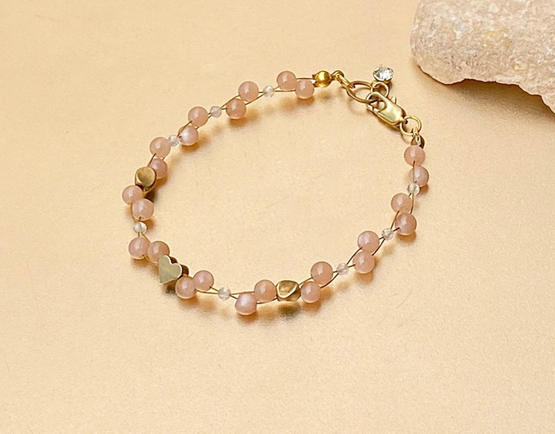 Orange Moon Sunstone x Diamond Cut White Crystal Delicate Brass Heart Woven Bracelet - Customizable Bracelet - สร้อยข้อมือ - คริสตัล หลากหลายสี