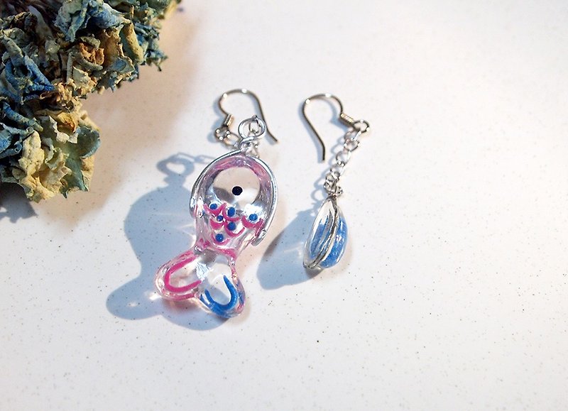 Fish and water _ transparent resin _ hanging earrings _ cute route _ imagine the feeling of fish shaking in the ear - Necklaces - Resin Multicolor