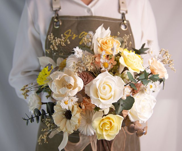 Wedding/bridal/preserved flowers/wrist flowers/wedding gifts/bridesmaid  gifts/wedding favors - Shop huayiflowerdesign Corsages - Pinkoi