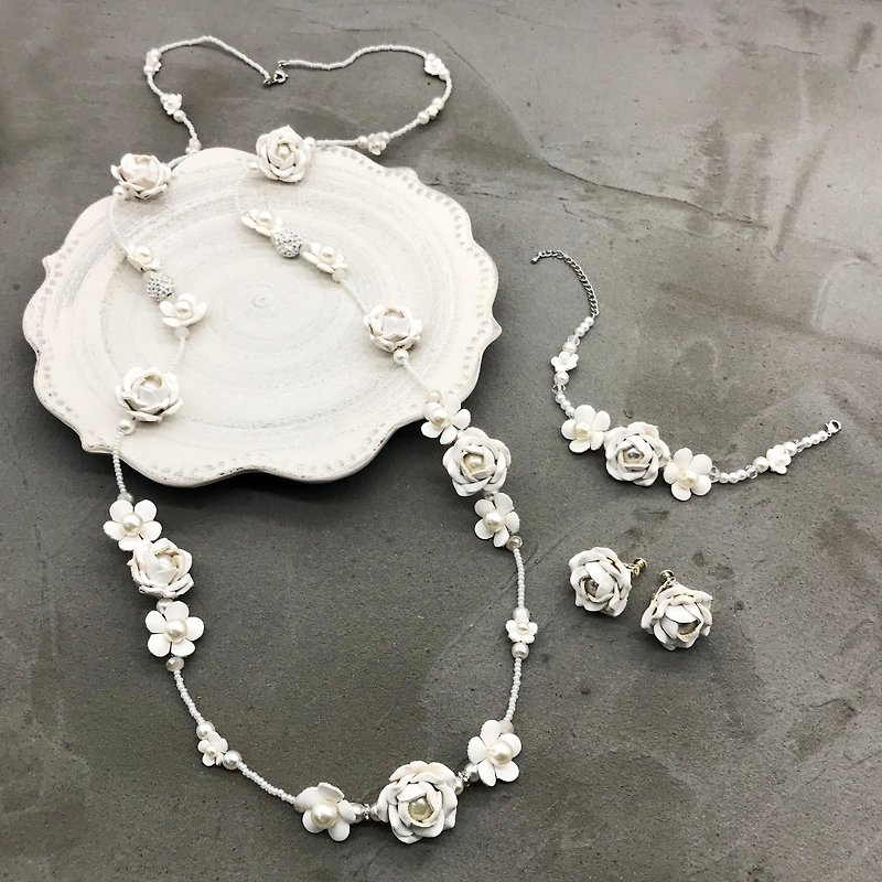 Leather Rose Pearl Jewelry Boxset│Necklace, Bracelet & Earrings - สร้อยคอ - หนังแท้ ขาว