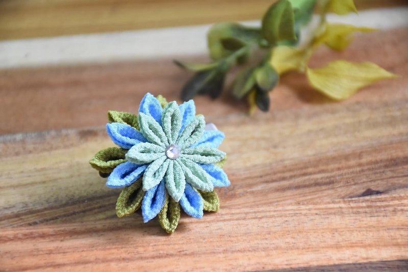 Fine work cloth flower dual-purpose hairpin pin - Hair Accessories - Other Man-Made Fibers Multicolor