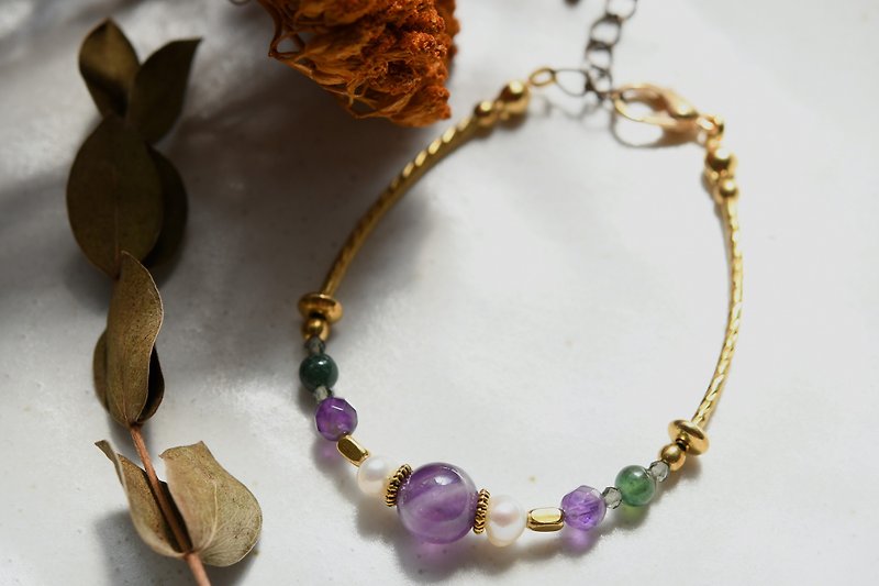 │ Pearl Amethyst Purple Haze ‧ ‧ ‧ plants agate Stone │ Bronze bracelet