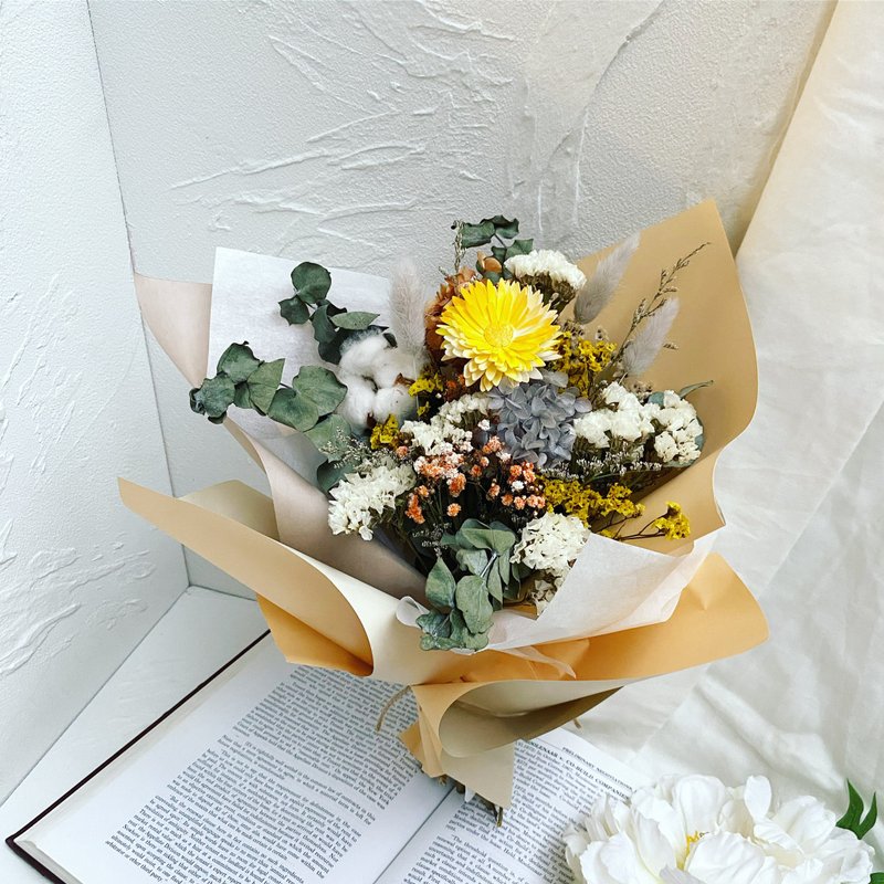 [Graduation bouquet] Say no to greasiness and remember your ideals | Graduation bouquet of dried flowers | Graduation flowers | Sunflowers - ช่อดอกไม้แห้ง - พืช/ดอกไม้ สีเหลือง