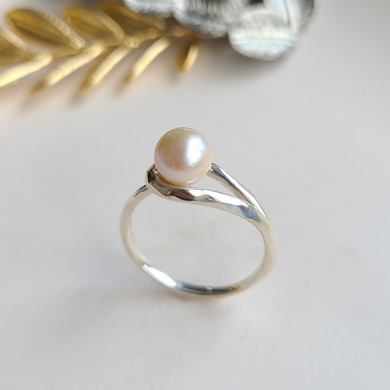 One Akoya Pearl Elegant Hammered Ring Silver / Free Shipping PY-289 - General Rings - Sterling Silver Silver
