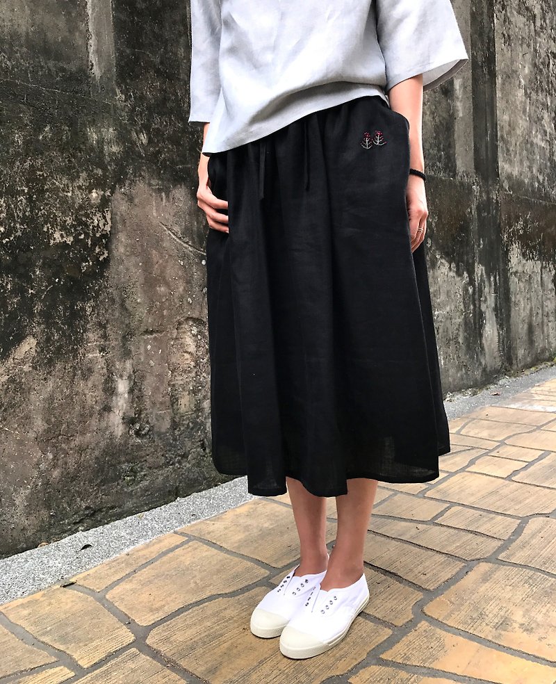 [Black Forest 2] plant embroidered black linen drawstring Yuanqun (100% linen) only one - Skirts - Cotton & Hemp 