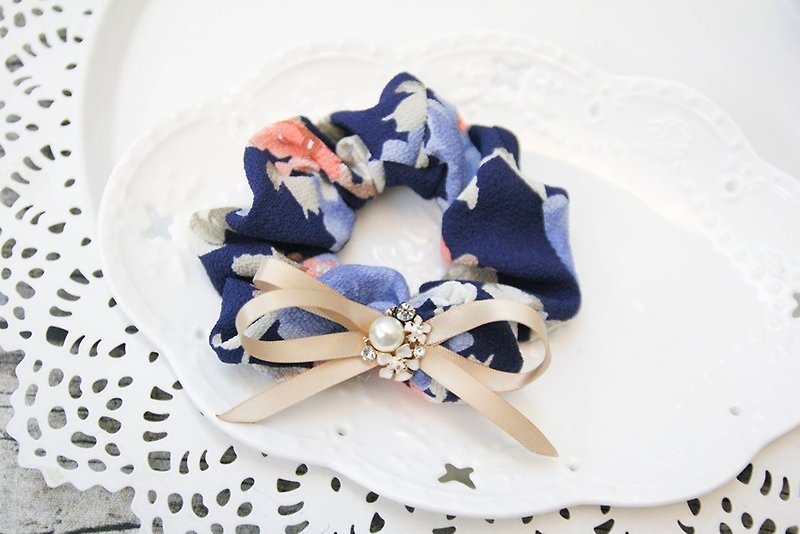 Sweet House elegant fabric colorectal ring - Hair Accessories - Cotton & Hemp Gold