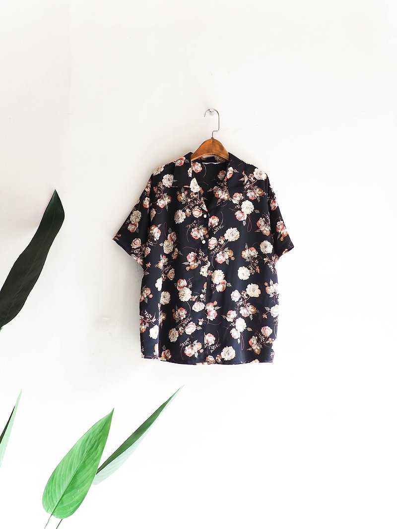 Heshui Mountain - Hyogo Flower Sea Love Sweet Spring Antique Silk Turtleneck Shirt Top shirt oversize vintage - เสื้อเชิ้ตผู้หญิง - เส้นใยสังเคราะห์ สีดำ