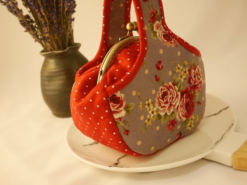 Retro blush rose three-tier gold elegant hand bag - กระเป๋าถือ - ผ้าฝ้าย/ผ้าลินิน สีแดง