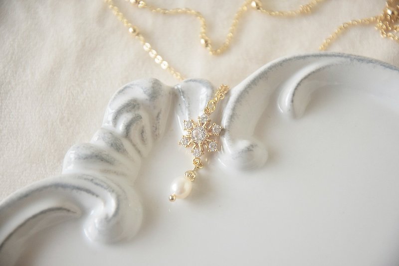 Romantic Winter - 14k GP Necklace Freshwater Pearl Snowflake Elegant Christmas - สร้อยคอ - ไข่มุก 