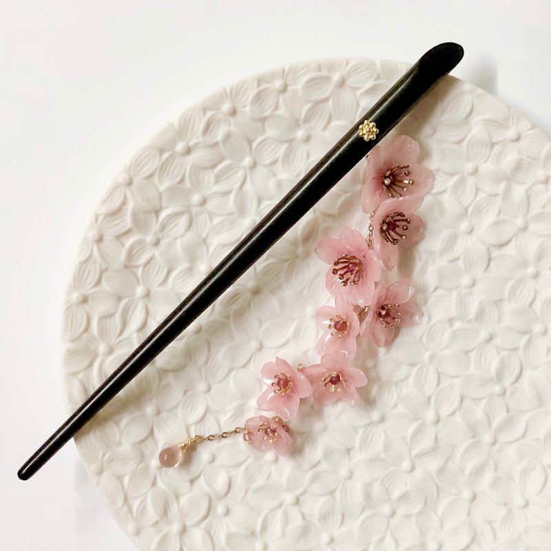 【若桑】生花|枝垂櫻。手造樹脂櫻花。尖晶石。流蘇髮簪。 - 髮夾/髮圈 - 樹脂 粉紅色