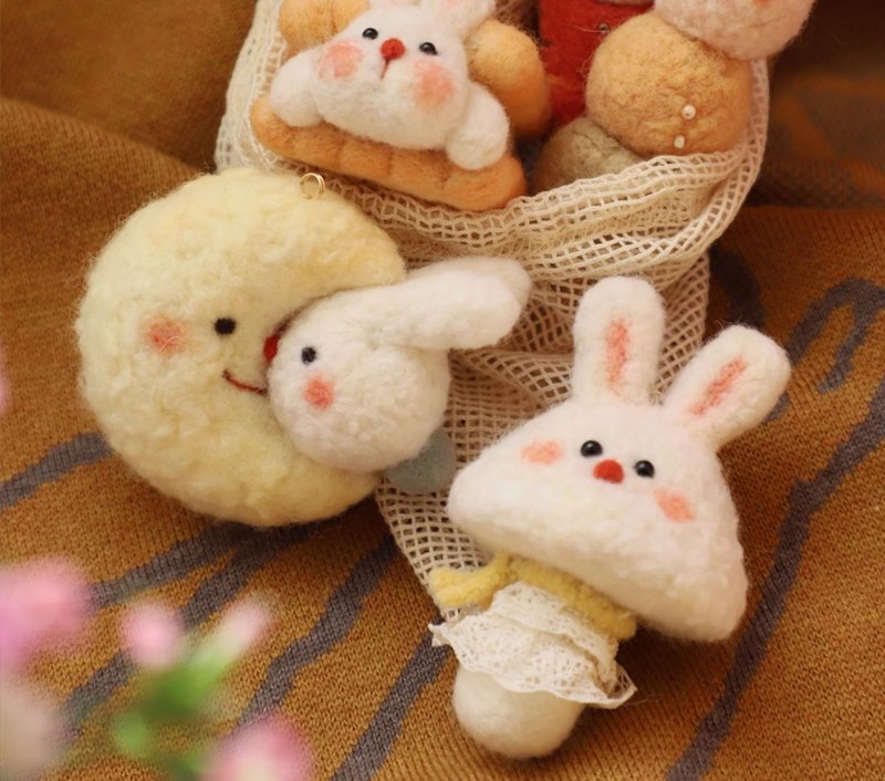 Wool felt handmade rabbit series pendant bag hanging keychain cute cartoon animal bunny pendant - ที่ห้อยกุญแจ - ขนแกะ สีแดง