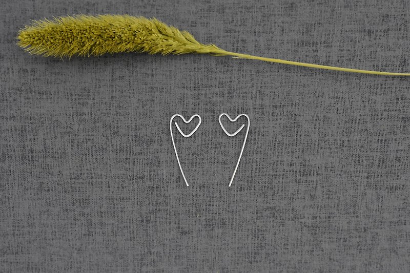 愛心 迴紋針式耳環 (925純銀 女款 可愛 簡約 情人節禮物) - 耳環/耳夾 - 純銀 銀色