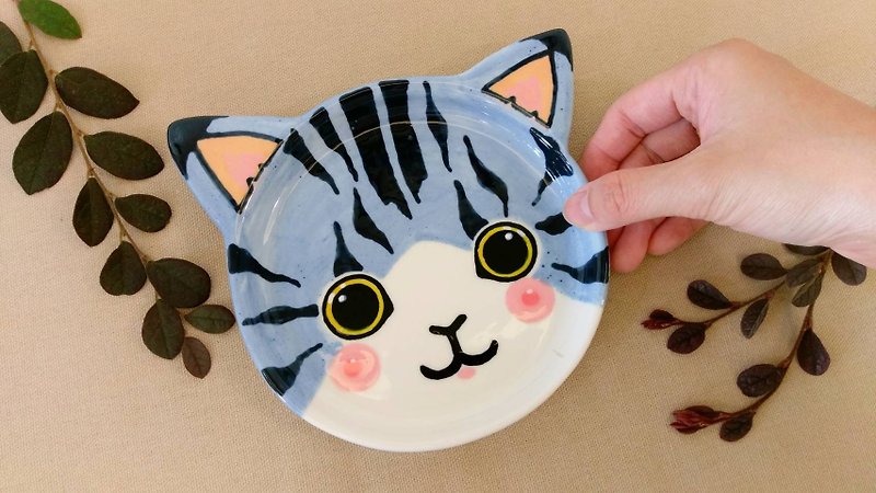 Birthday Valentine's Day preferred blue-gray tabby cat underglaze painted hand-cranked modeling disc - Small Plates & Saucers - Pottery Multicolor