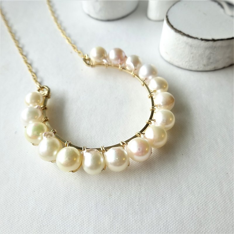 14kgf*Japanese Akoya sea pearl horseshoe necklace - สร้อยคอ - เครื่องเพชรพลอย ขาว