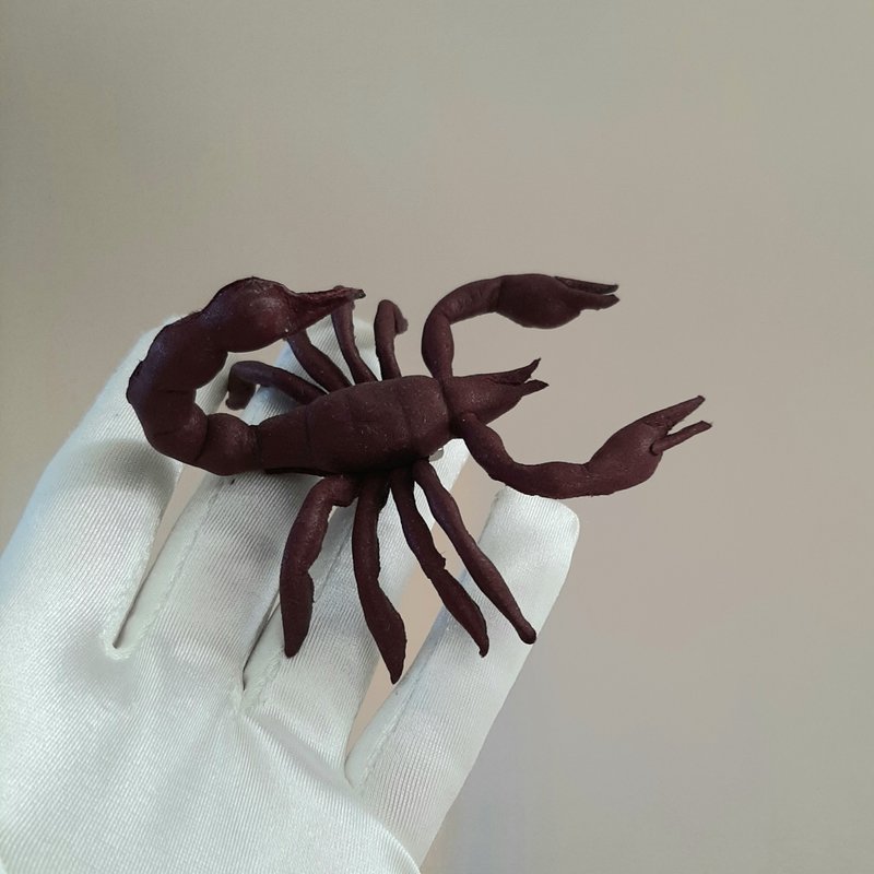 胸針 Leather brooch scorpion for her Leather women's jewelry - 胸針 - 真皮 紅色