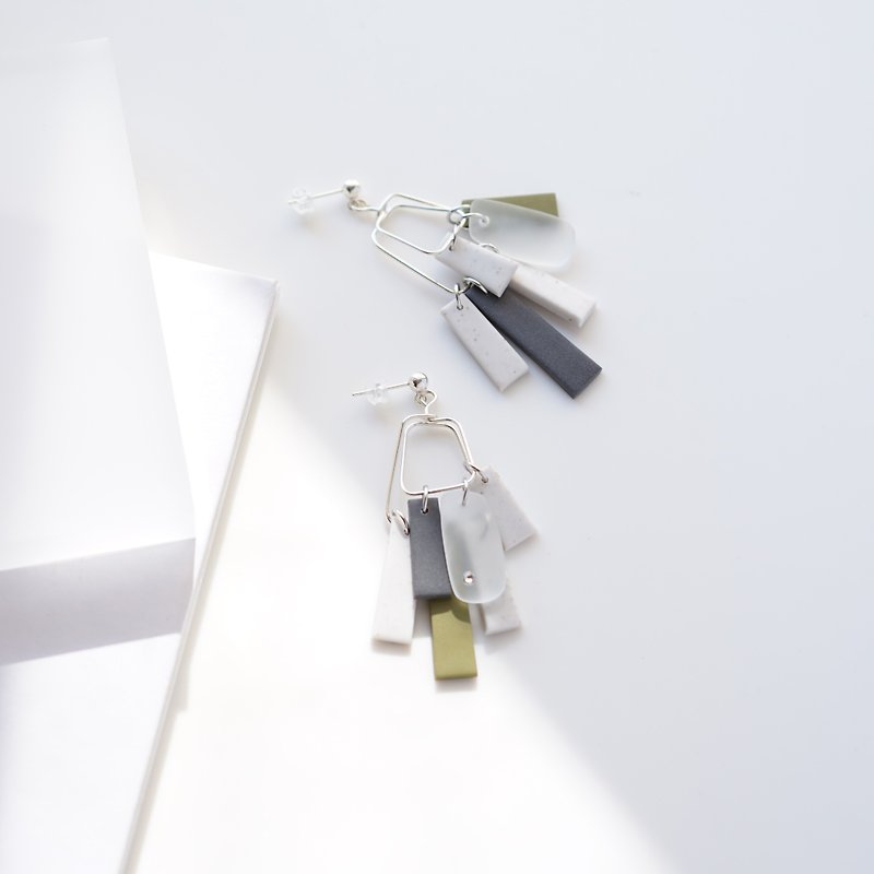Isobel 原創設計 手工軟陶 幾何線條 簡約垂墜 925純銀耳針耳環 - 耳環/耳夾 - 陶 綠色