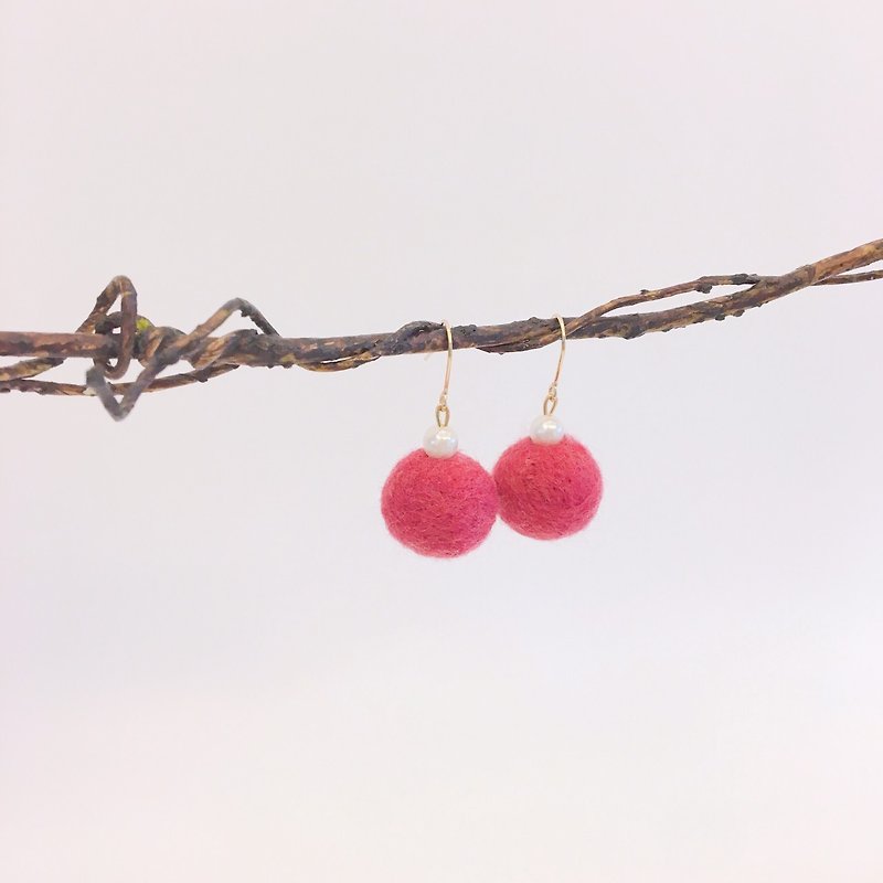 Small snowball pearl wool felt ear hook / ear clip peach pink - Earrings & Clip-ons - Wool Pink