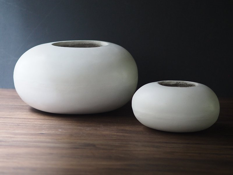 輕水泥系列 - 白橢圓花器 - 大 - 花瓶/陶器 - 水泥 白色