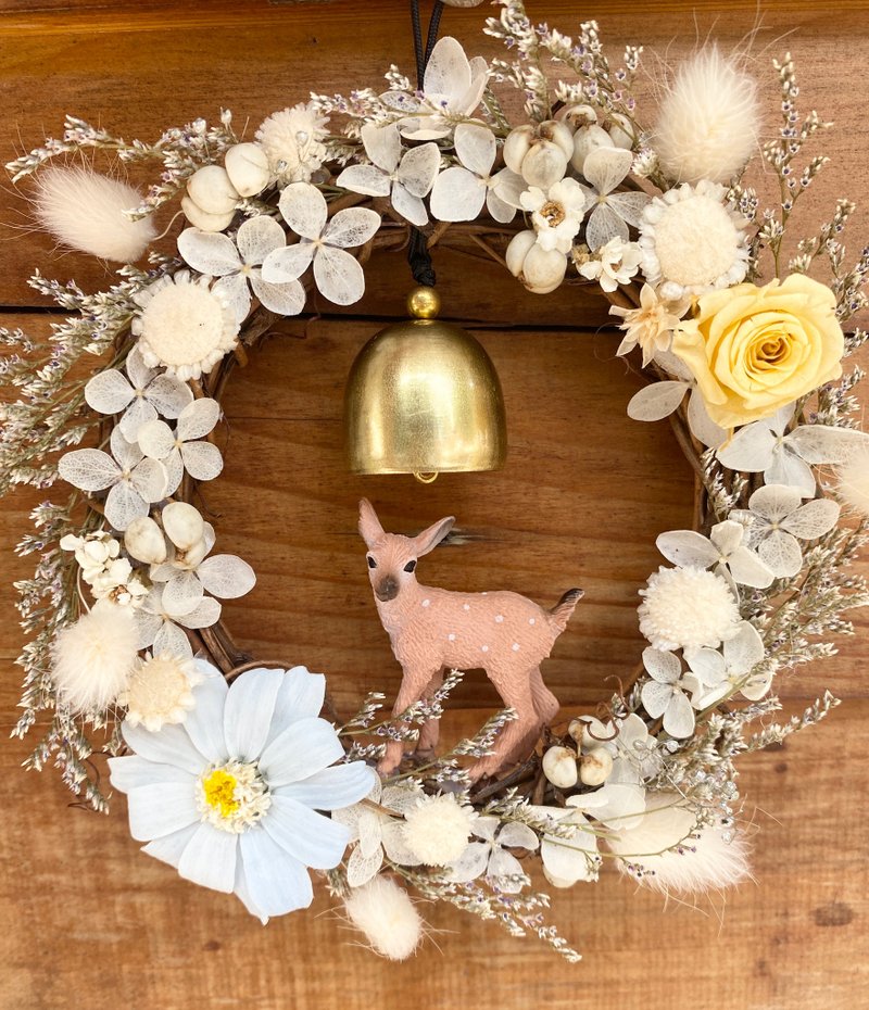 A deer runs safely towards the everlasting wreath of happiness - Dried Flowers & Bouquets - Plants & Flowers 