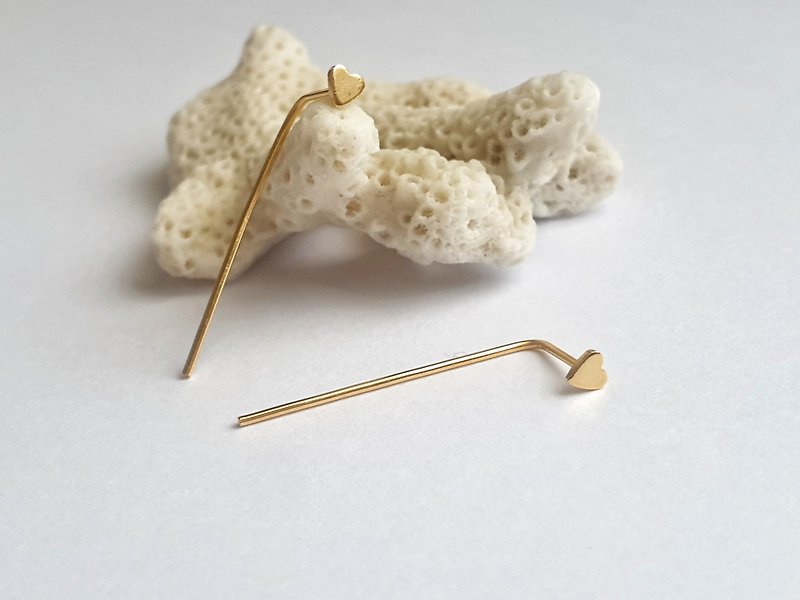 Minimalist Gold Heart L-shape Stud Earrings(Clip On), Brass with 18KGP - ต่างหู - เครื่องประดับ สีทอง