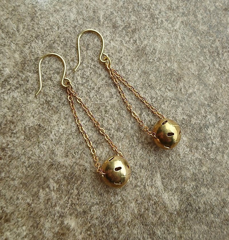 黃銅圓珠垂墜耳環 - 耳環/耳夾 - 其他金屬 金色