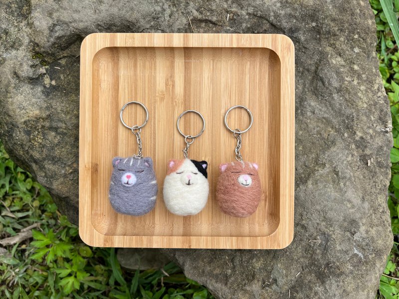 Round Cat Wool Felt Keyring Charm - Keychains - Wool Multicolor