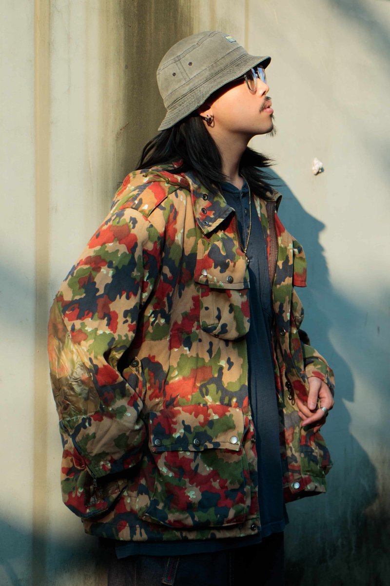 Tsubasa.Y│Swiss bloody camouflage jacket Swiss M70 Field Jacket - เสื้อฮู้ด - ผ้าฝ้าย/ผ้าลินิน สีแดง