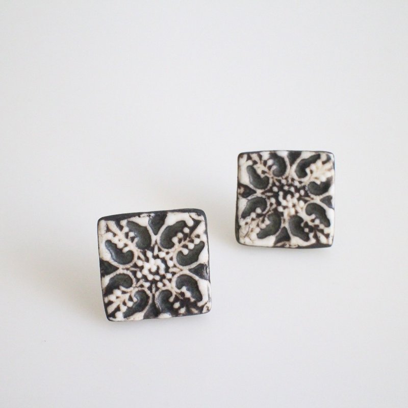 Square square lace earrings - Earrings & Clip-ons - Pottery Black