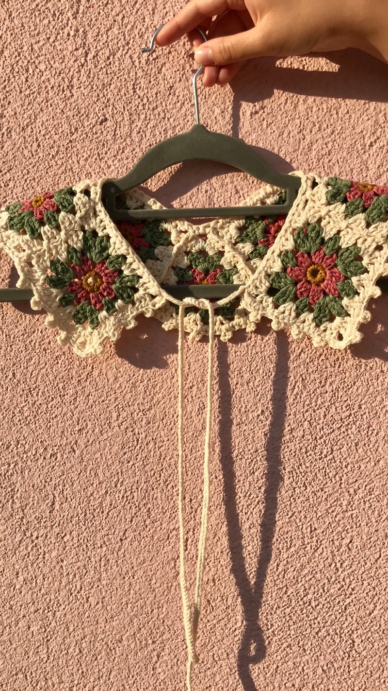 Crocheted cotton collar in granny square technique - เสื้อผู้หญิง - ผ้าฝ้าย/ผ้าลินิน หลากหลายสี