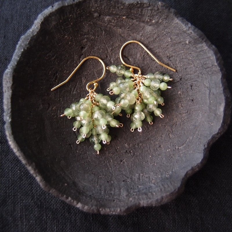 【K14gf】Green Apatite × Nephrite Earrings グリーンアパタイト×ネフライト フリンジピアス - 耳環/耳夾/耳骨夾 - 寶石 綠色