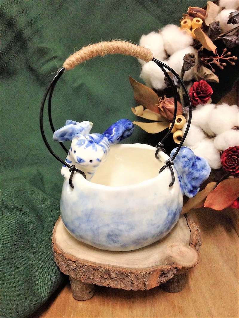 Walking through the clouds - blue cat style porcelain basket - Pottery & Ceramics - Porcelain Multicolor