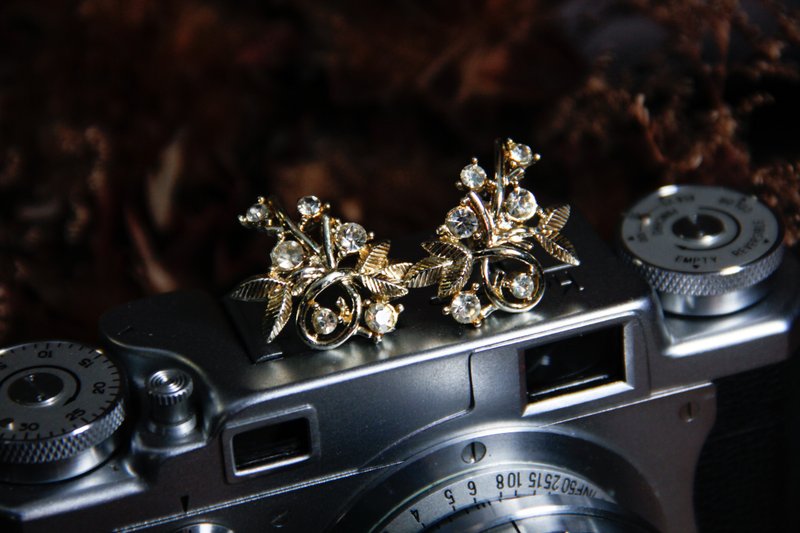 【老飾品/西洋老件】美國Coro藤蔓造型萊茵石古著旋轉夾式耳環 - 耳環/耳夾/耳骨夾 - 其他金屬 金色