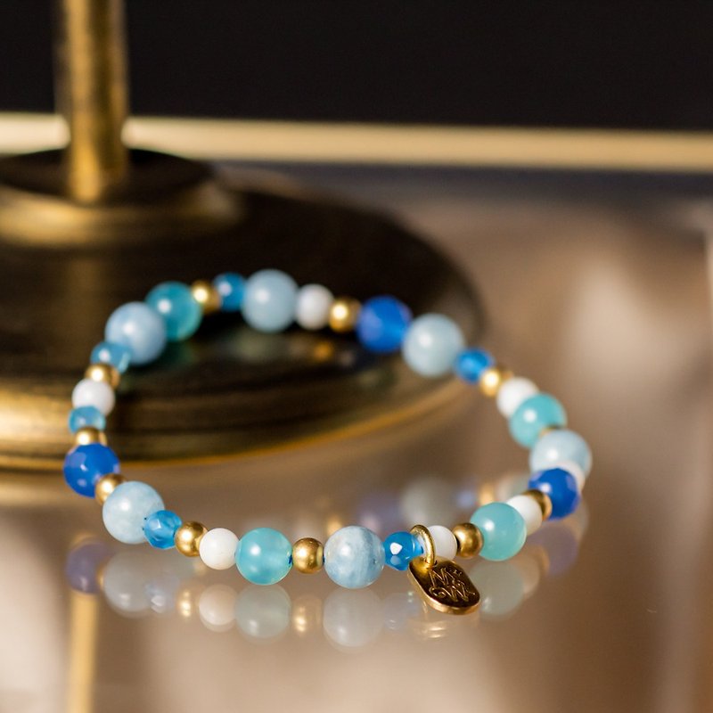 Refreshing bubble gum // C1077 blue chalcedony bracelet - Bracelets - Gemstone 