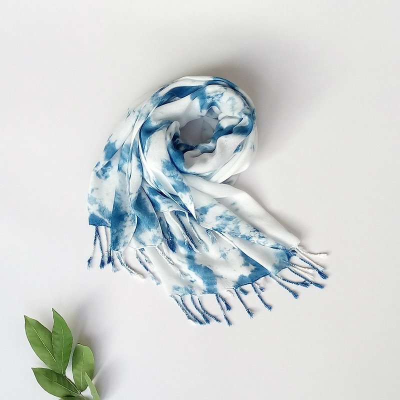 手染獨特花紋絲巾 原創 天然 藍染 植物染 絲巾 圍巾 披肩 柔軟 - 絲巾 - 絲．絹 藍色