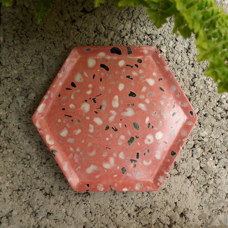 水磨石‧磨石計畫‧磨石置物皿/杯墊-六角(老屋紅)│Good Form - 杯墊 - 水泥 紅色