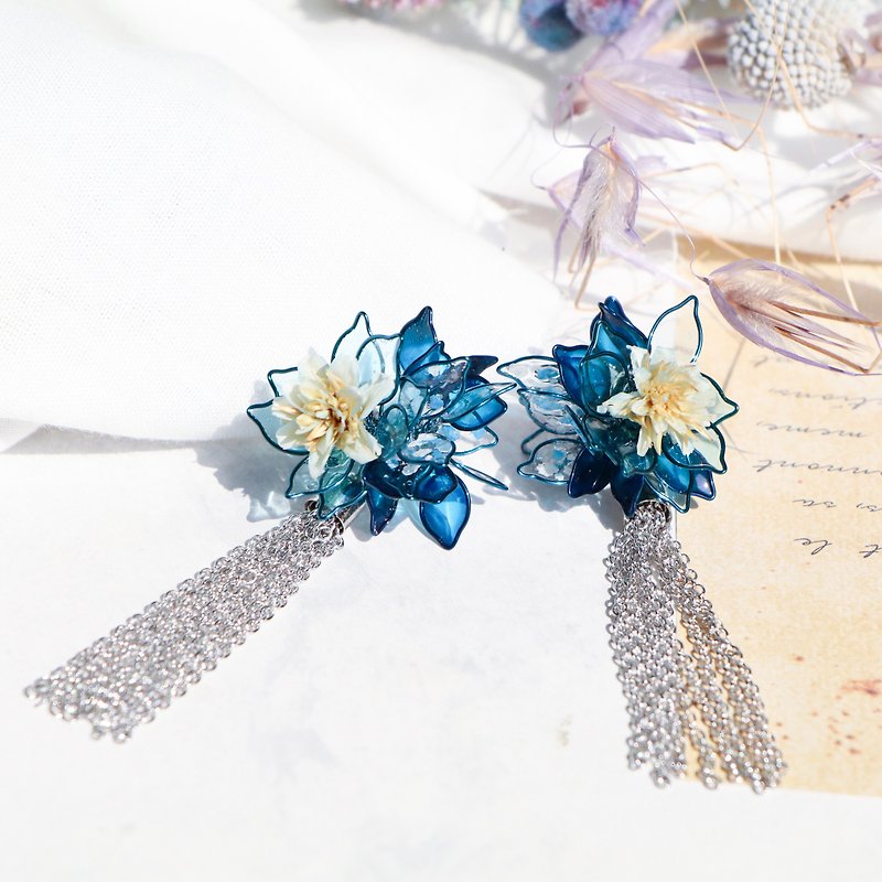 Purely。Ocean flower tassel / Pendant 925 pure silver ear pin - Earrings & Clip-ons - Resin Blue