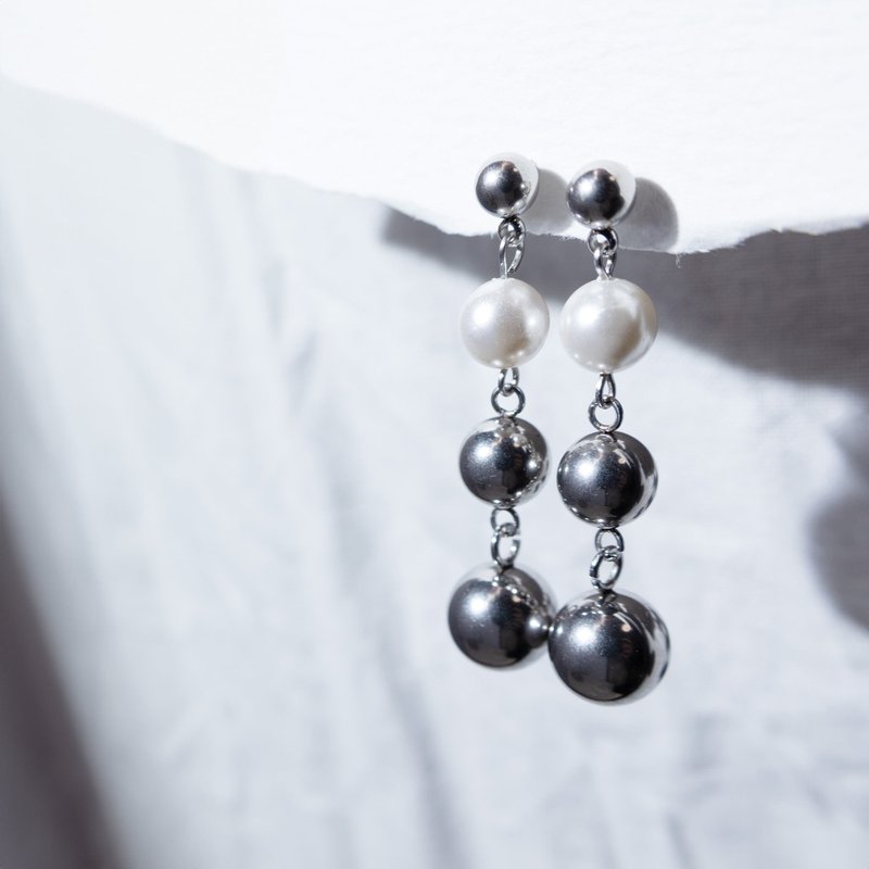 Summer Vermeer | Gradient Pearl Earrings - Earrings & Clip-ons - Other Metals Silver