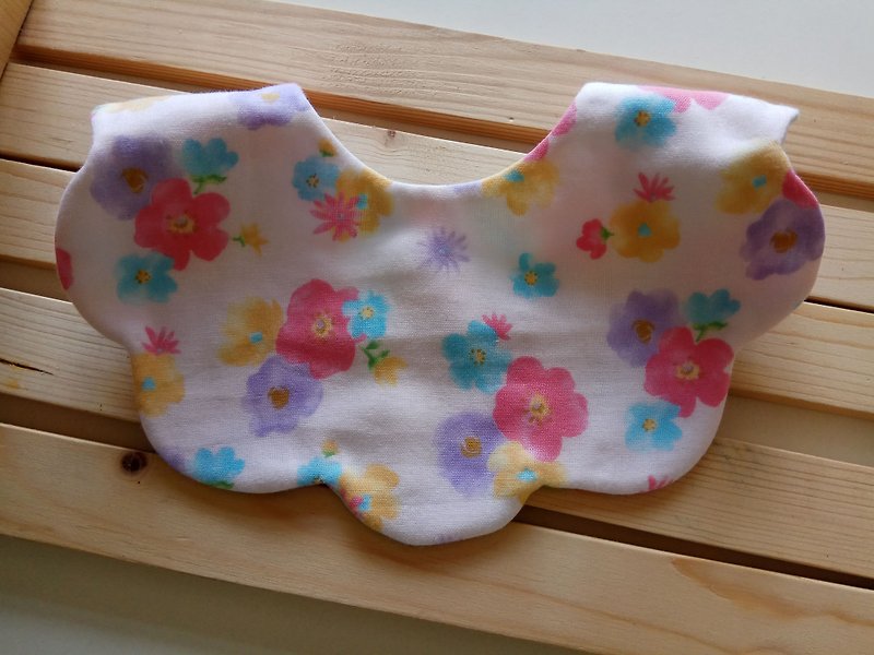 Japanese cotton gauze flowers cotton yarn cloud-shaped bibs moon gift baby bib - Baby Gift Sets - Cotton & Hemp Multicolor